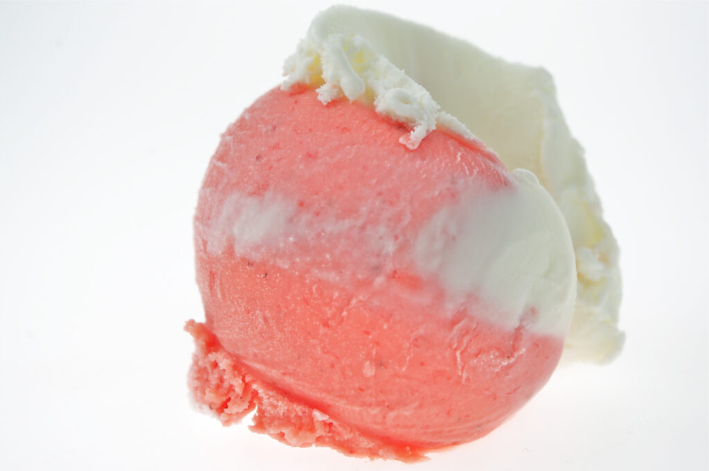 25399 4.5lt Joe Delucci's Strawberries and Cream Gelato